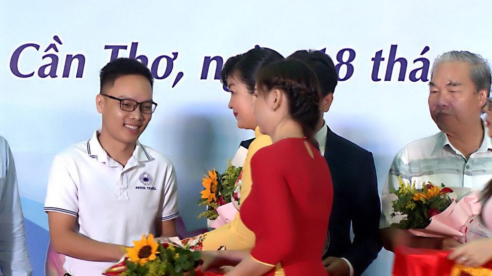 CÔNG TY TNHH DU LỊCH AKOYA TRAO HỌC BỔNG CHO SINH VIÊN TRƯỜNG CAO ĐẲNG DU LỊCH CẦN THƠ