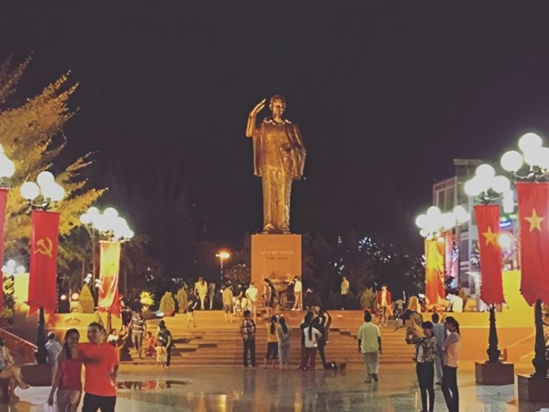 Cong-vien-o-ben-ninh-kieu