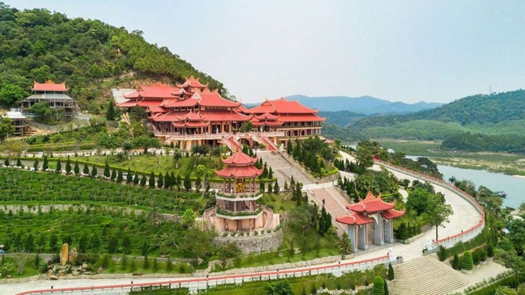 canh-dep-khu-di-tich-yen-tu